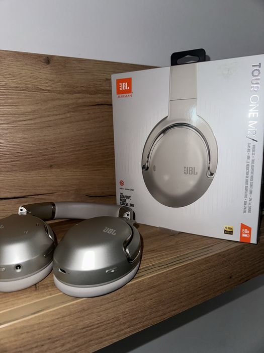 Căsti Bluetooth JBl Tour One M2