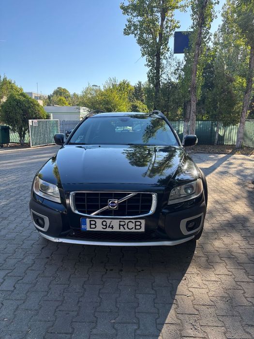 Volvo XC 70 Mașina se prezintă foarte bine estetic și tehnic.