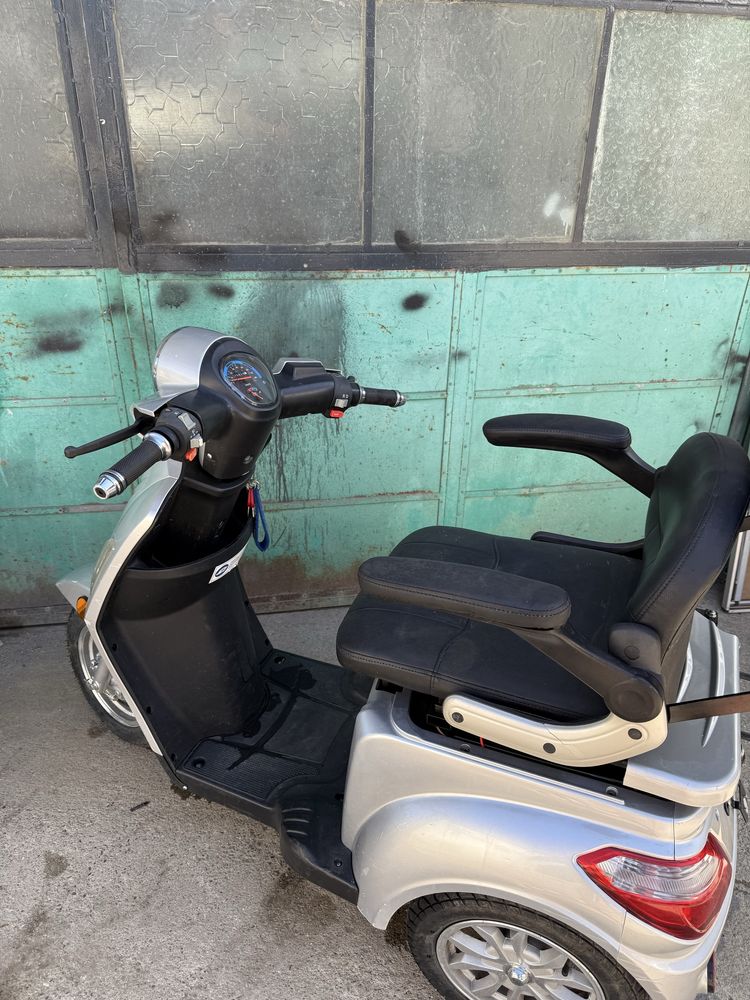 Scuter  electric 3 roti ( import germania )