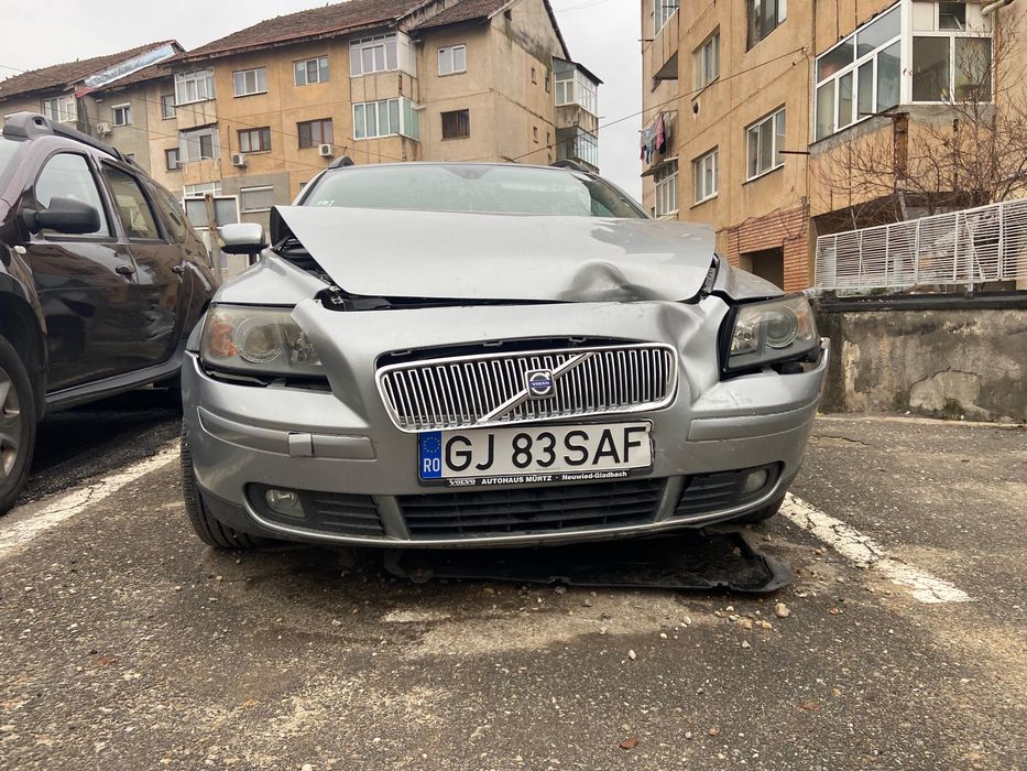 Volvo V50 – Ideală după mici reparații estetice – funcționează perfect