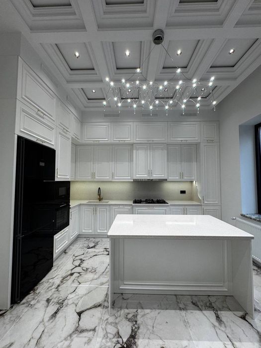 Продается дом 7 комнат, ор-р: ул. Севастопольская, 530м²