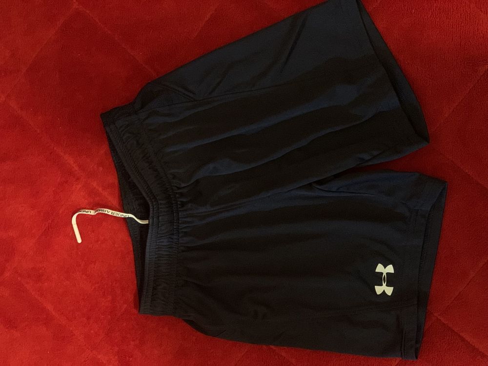 Pantaloni scurti Under Armour 5-6ani