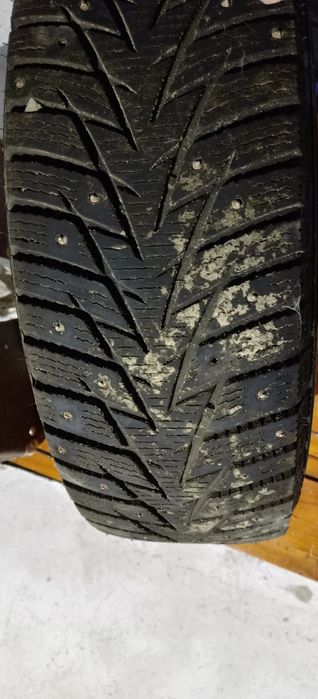 Продам шипованный колесо