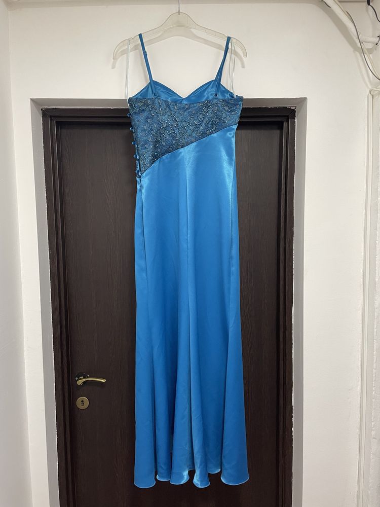 Rochie albastră lungă