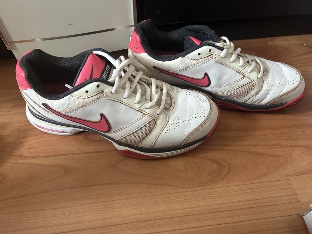 Маратонки Nike за тенис на корт