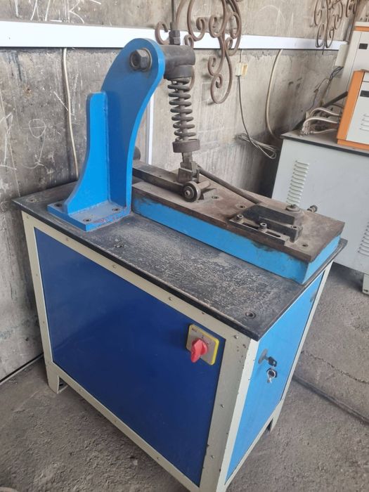 Metal kesuvchi apparat sotiladi