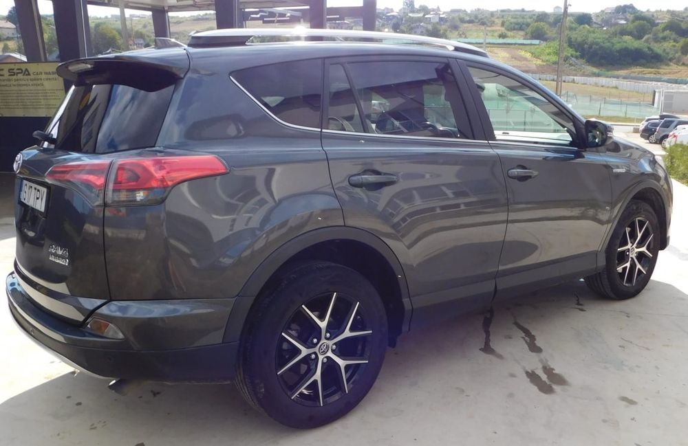Vand sau schimb Toyota RAV4 hybrid 2017 4x4 garantie baterie piele led