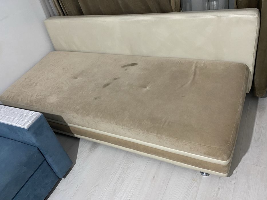 Продам диван в хорошем состояние