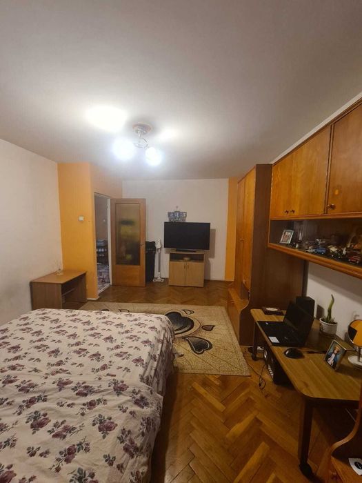 Vitan Mall, 40 mp., et.3/8, 1986, mobilata, utilata.