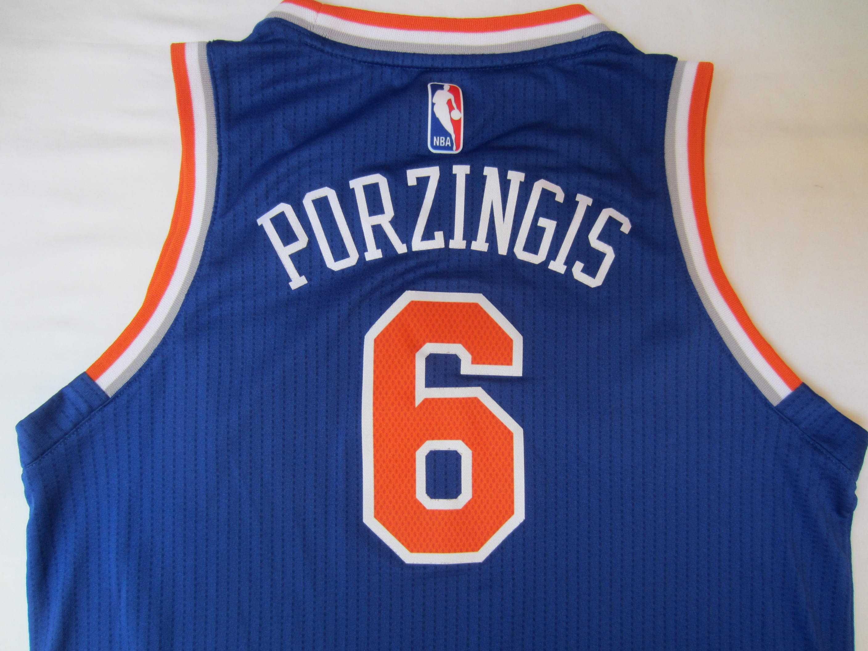 Maiou baschet PORZINGIS, NY KNIKS , masura M, Adidas,  nou