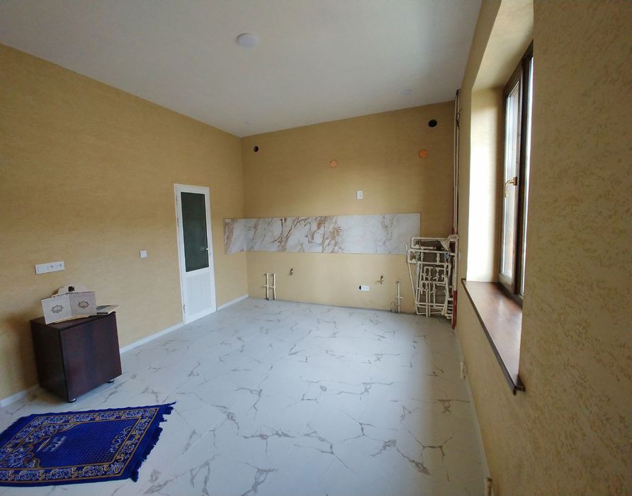 Продается  3этажный часть дома + мансарда ,6 комнат на Кирпичном,3 сот