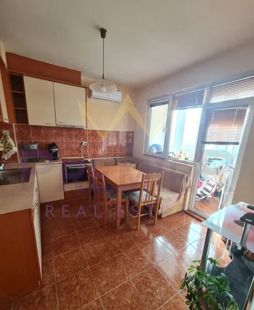 Дава се под наем Тристаен апартамент в Варна, Базар Левски - 70 кв.м за 408 € - Снимка #4
