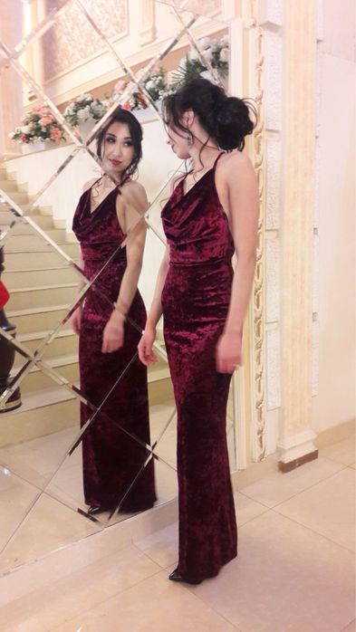 Платье бархатное красивое