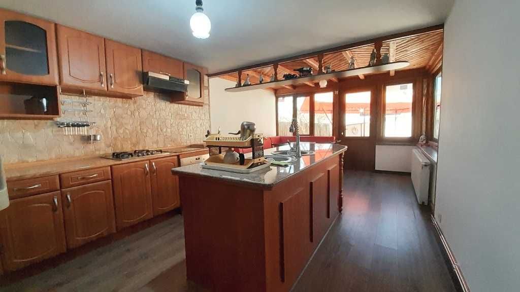 Casa spatioasa cu teren in com Voinesti DB