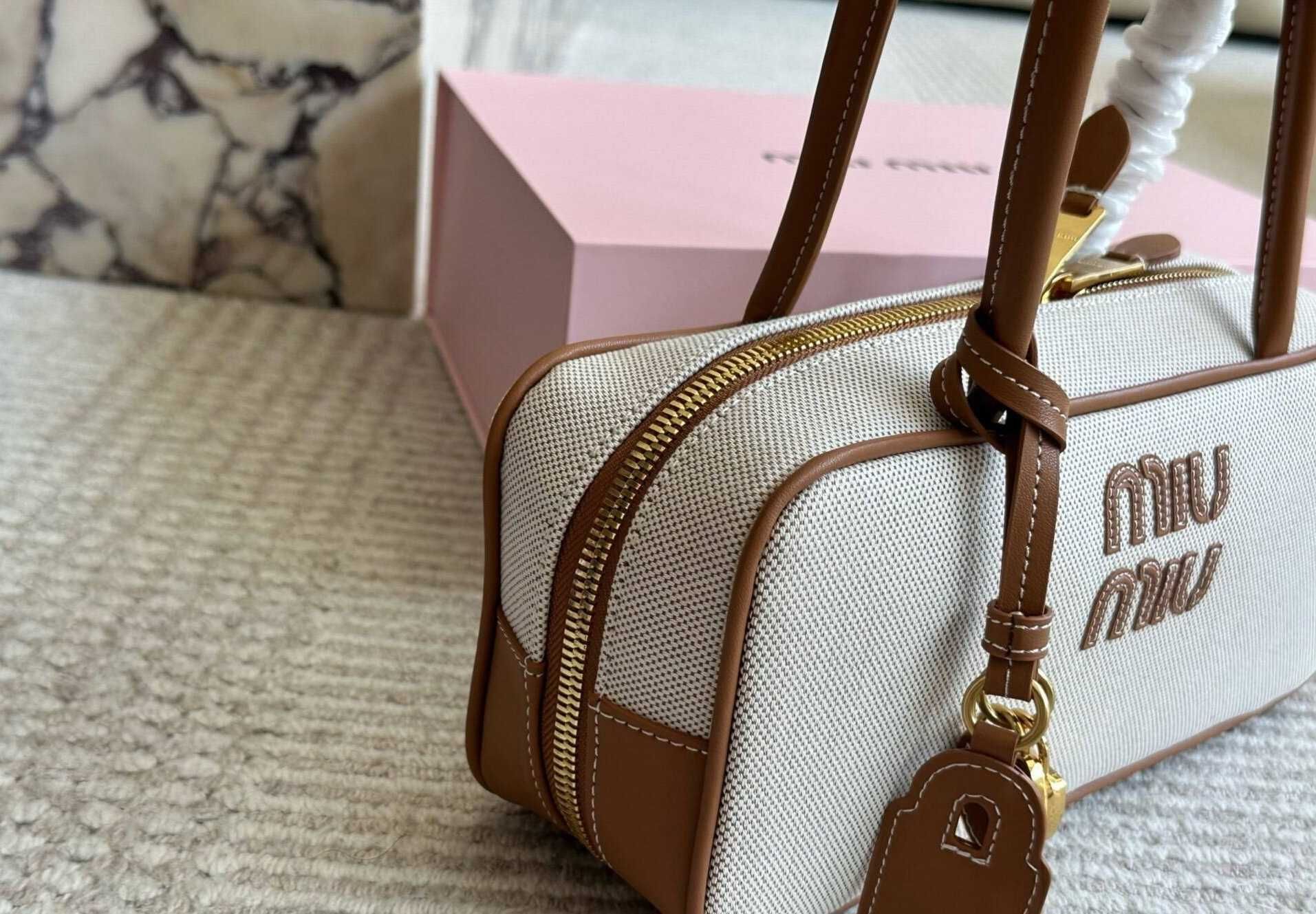 Дамска чанта Miu Miu