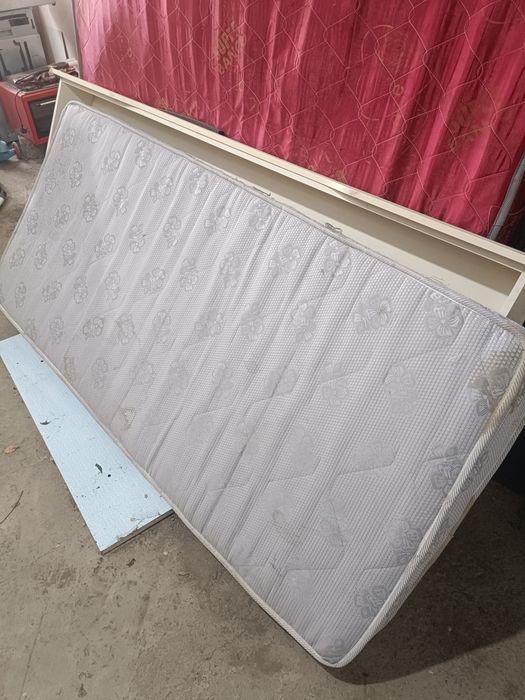 Односпальная кровать