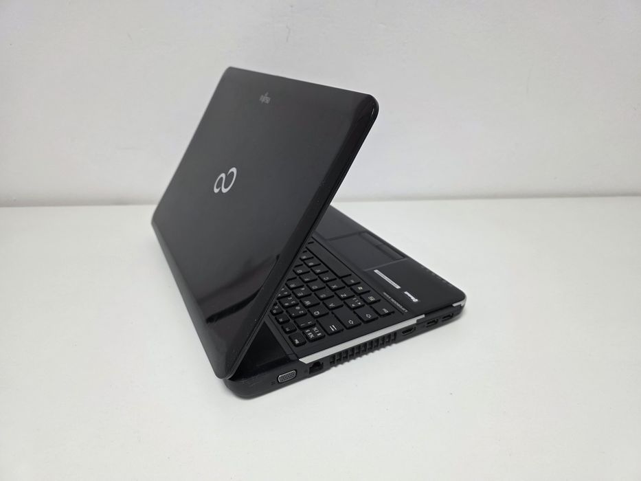 Laptop Fujitsu PRO 15.6 i7 ssd MADE IN GERMANY