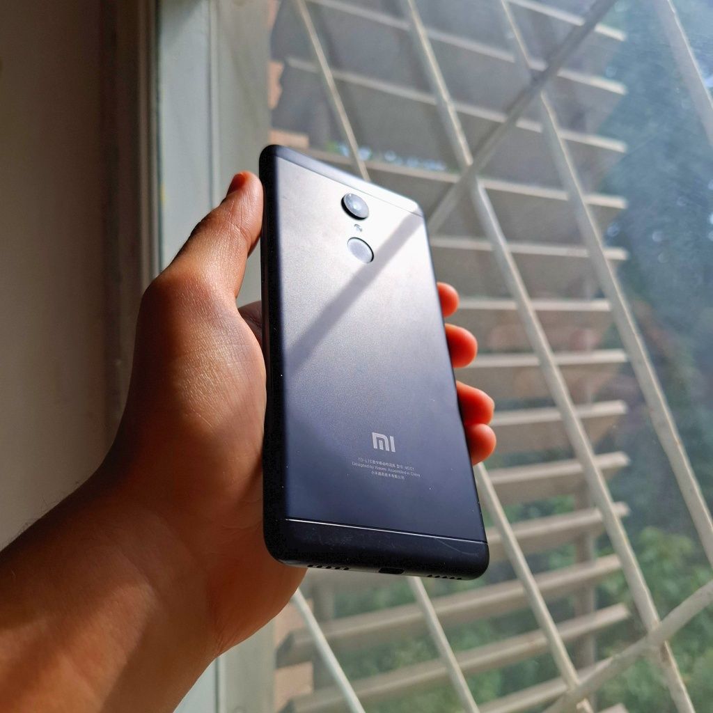 Xiaomi Redmi 5 в хорошем состоянии ( 2/16 GB )