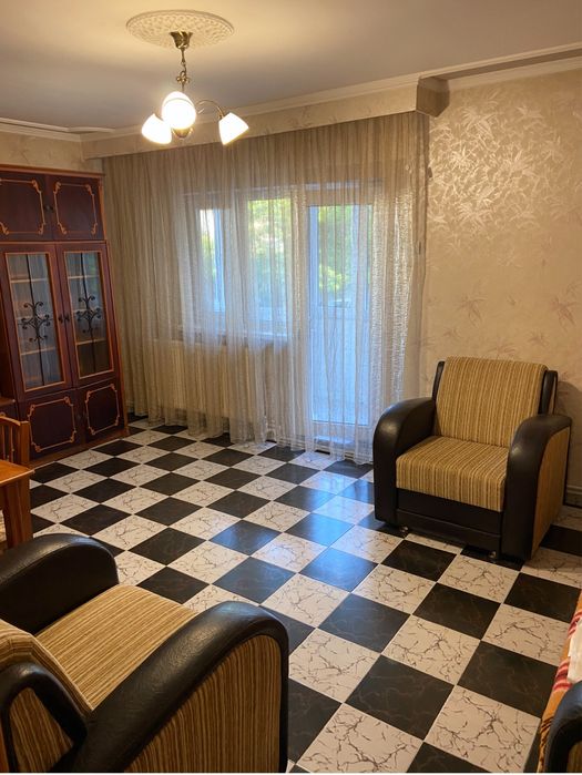 Apartament 3 camere de inchiriat -str. Rosiorilor