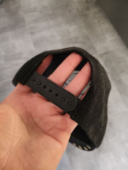 Șapcă aurie cu ținte