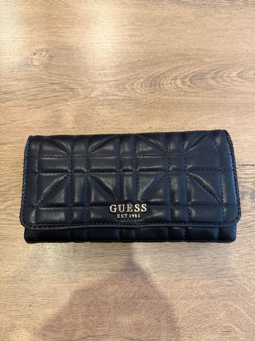 Дамска портфейл GUESS /чанта (черна, капитонирана кожа)