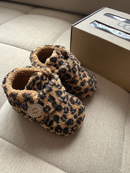 Чисто нови детски обувки UGG размер 18