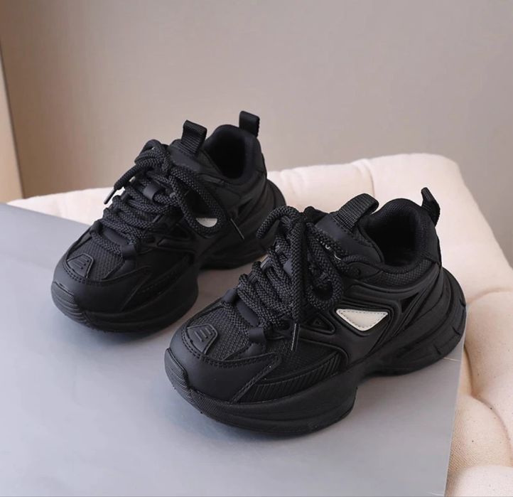 Новые детские кроссовки