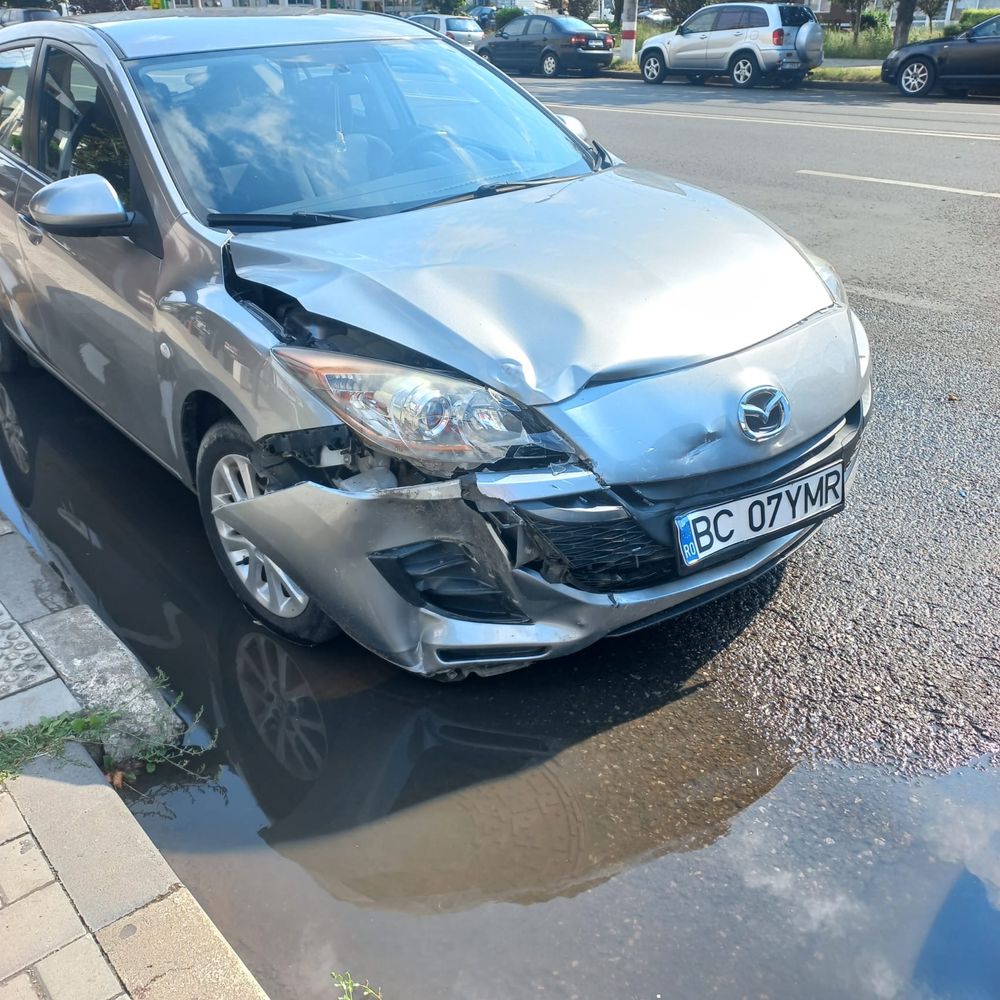 Vand Mazda 3 2010 (avariată)