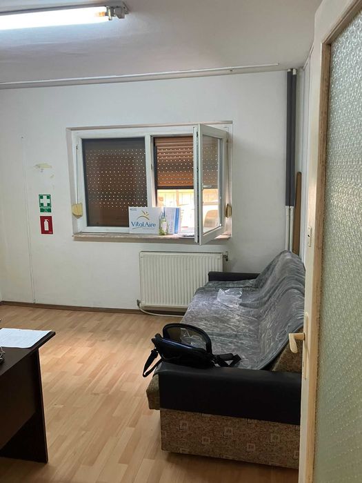 Proprietar -  Inchiriez,  S= 30 mp  ,  parter  ,  ultracentral ,  DEVA