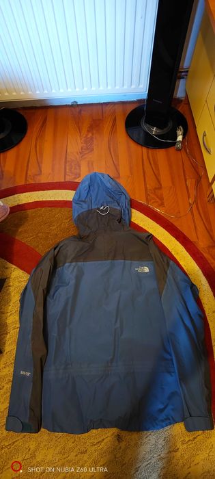 Vând Geaca the north face