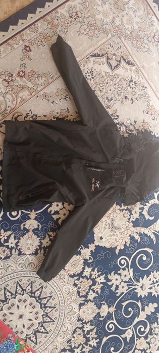 Продам arcteryx ветровку водоотталкивающие