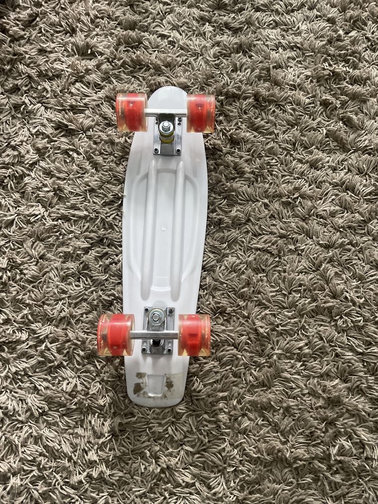 Penny board cu flacari ca nou