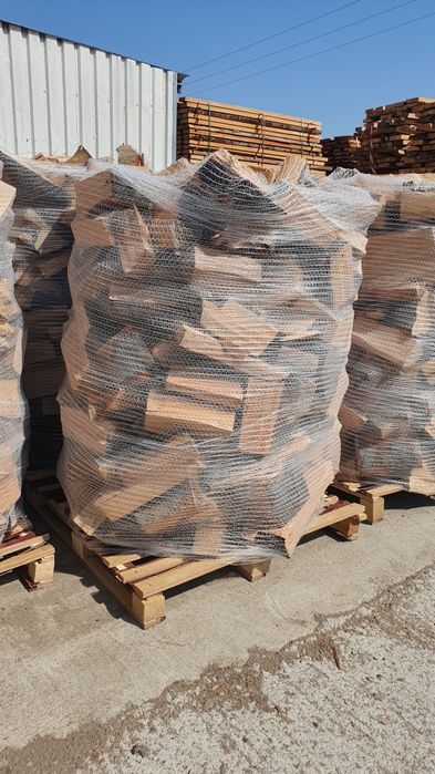 Lemn de foc de fag paletizat livrat la domiciliu