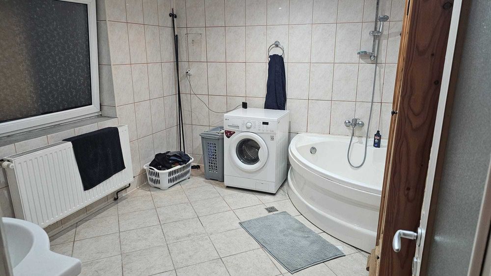 Ofer spre inchiriere casa in Sanpetru , curte ,gradina si garaj