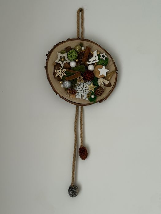 Bradut si decorațiuni de Crăciun