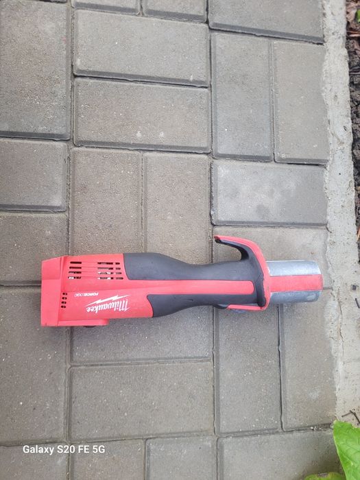 Vând Presă Milwaukee