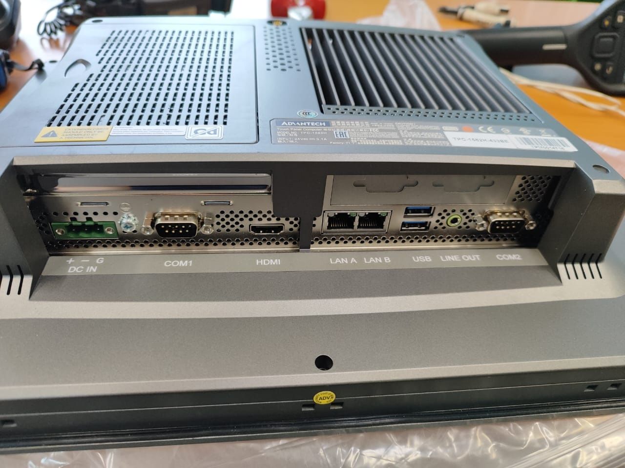 Advantech 1571H-D3AE терминал управления