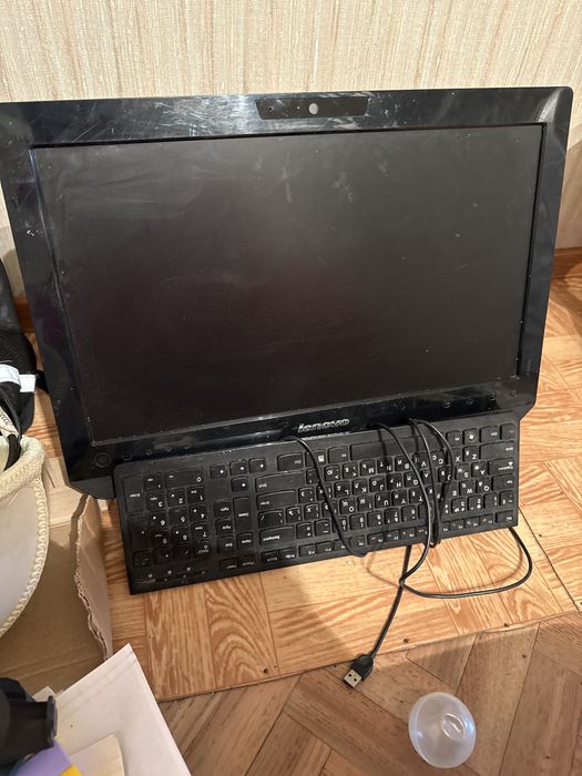моноблок Lenovo (компьютер + монитор в одном корпусе).