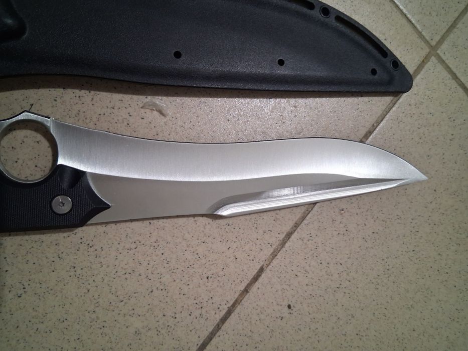 Нов нож с бокс с кания.