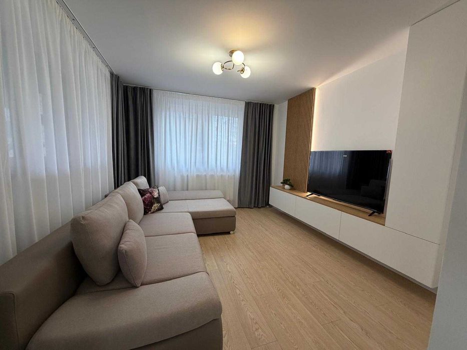 Inchiriez apartament 3 camere/si studio nou la casa.