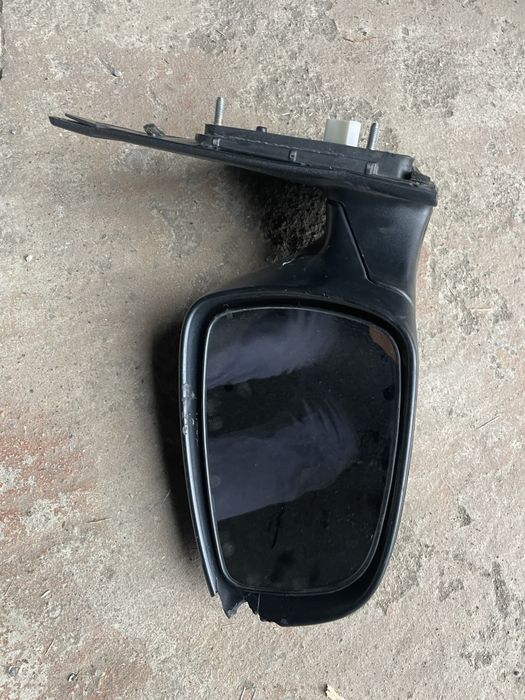 Продам боковое зеркола хюндай ix-30 2013 год