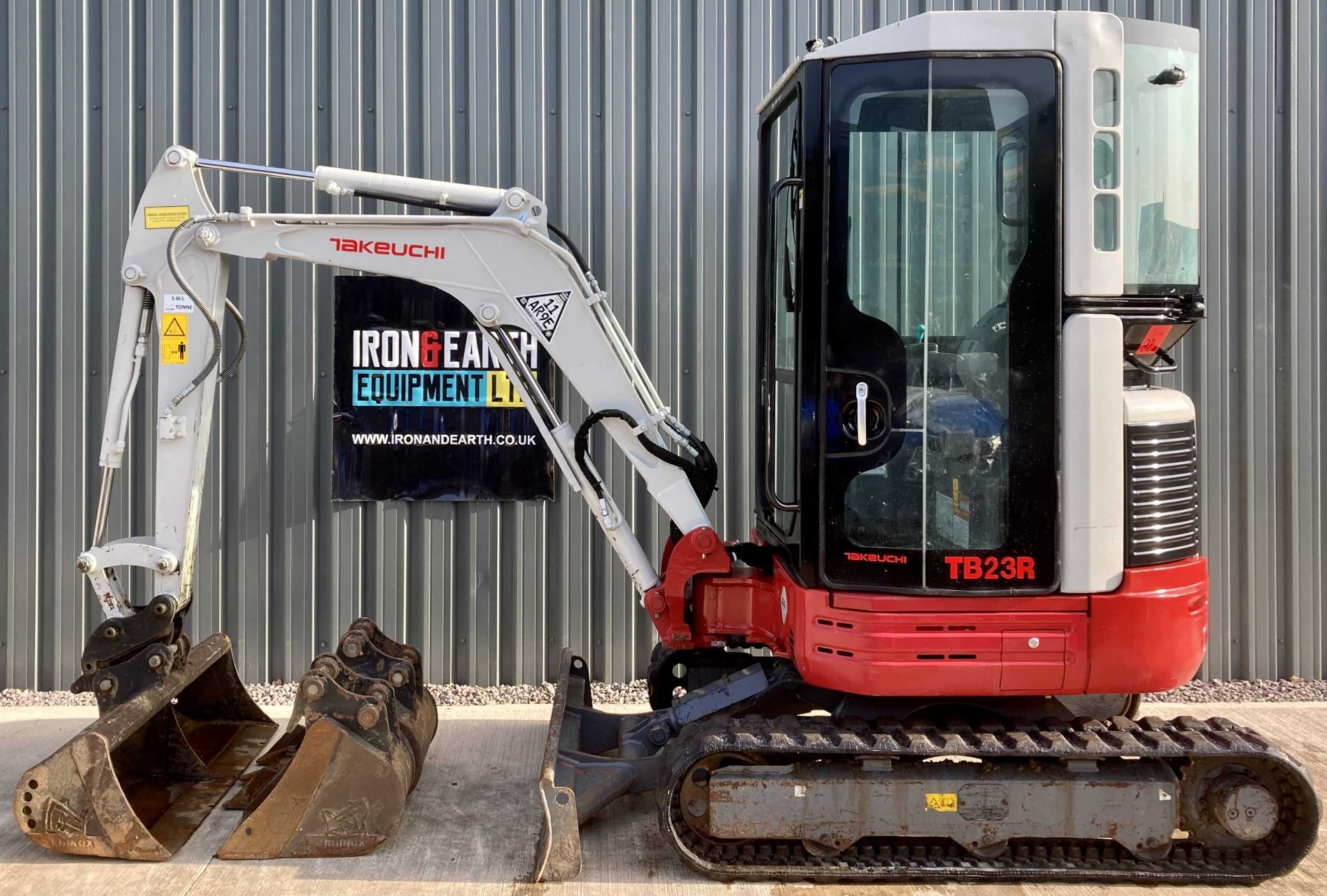 Inchiriere MINIEXCAVATOR 2.7t, utilaje terasament, canalizari,fundatii