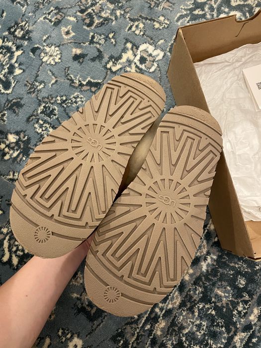 Slapi Ugg Disquette, aproape noi.