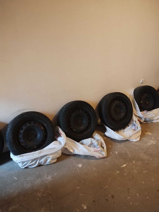 Зимни гуми с джанти за Тойота Авенсис R16