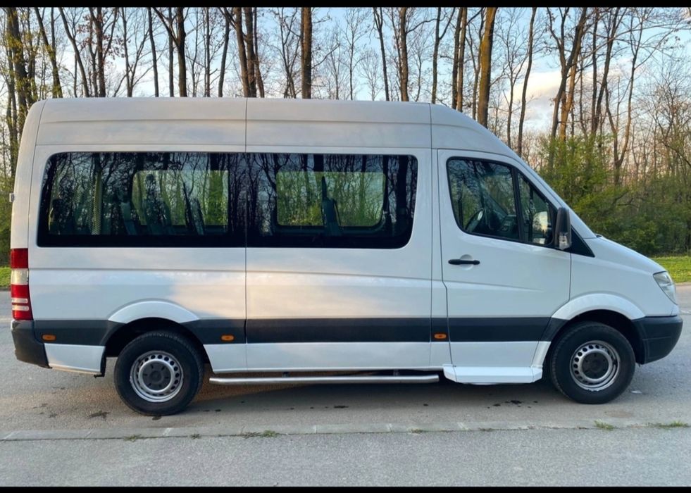 Transport 8 locuri dar și pentru persoane cu dizabilități