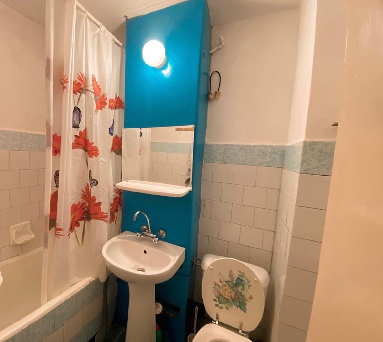 Ofer spre închiriere un apartament cu 2 camere