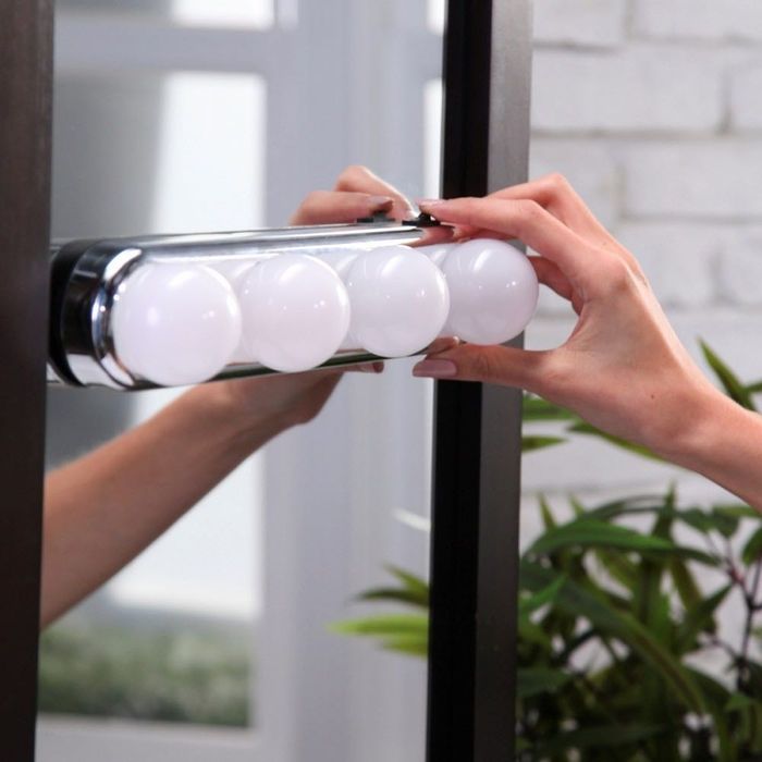 Лампи за грим самозалепващи