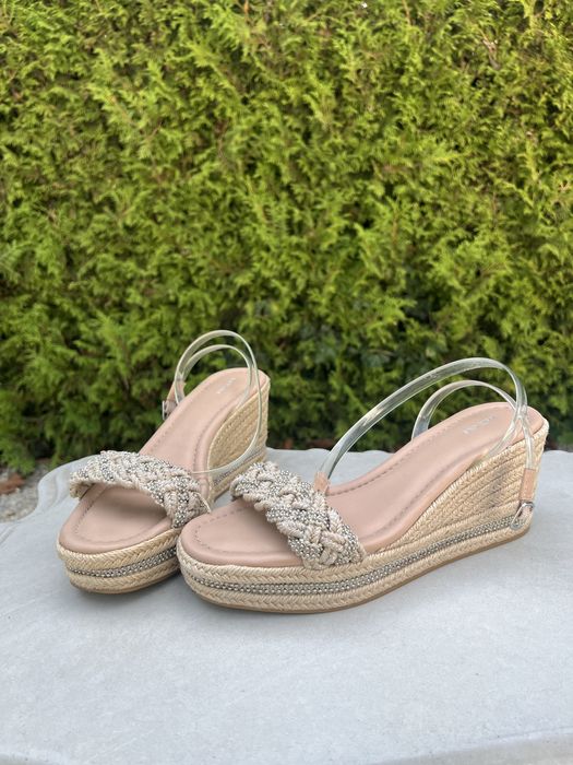 Сандали с платформа