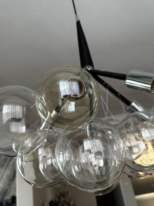 Candelabru din sfere de sticla