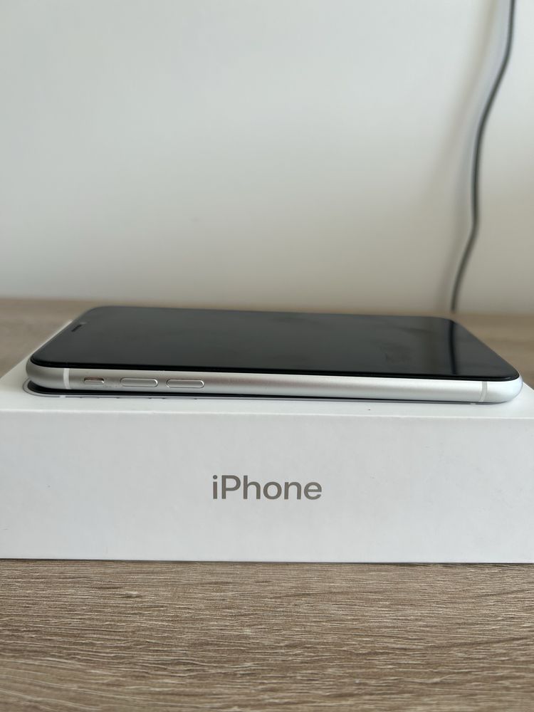 IPhone XR 64GB бял